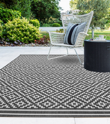 Patio Diamond Geometric Flatweave Indoor Outdoor Rug, Hall Runner in Grey and Black - Black & White - Large 160x230 cm (5'3"x7'7")