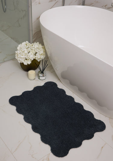 My Mat Soft Washable Bathroom Non Slip Oval, Scallop and Curve Shaped Soft Shag Rug in Charcoal - 50 x 80cm Scallop