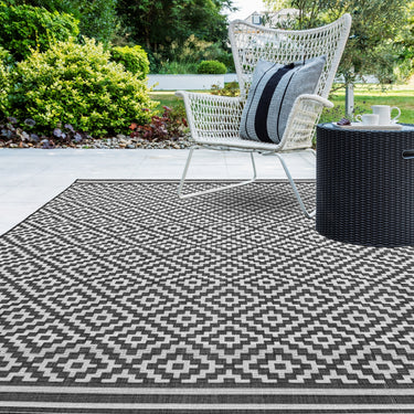 Patio Diamond Geometric Flatweave Indoor Outdoor Rug, Hall Runner in Grey and Black - Black & White - Large 160x230 cm (5'3"x7'7")
