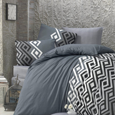 Victoria Quality Durable Soft Polycotton Luxury Elegance Duvet Cover Set with Pillowcases