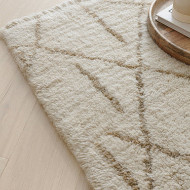 Asiatic London Azera Crosshatch Tribal Design Cream White Washable Wool Shaggy Berber Rug