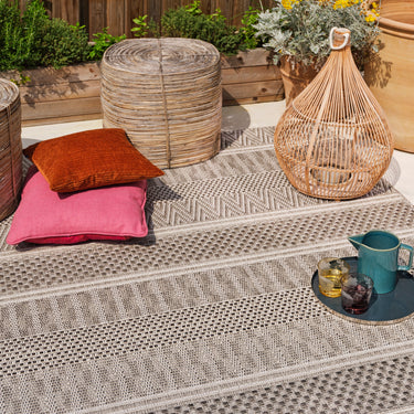 Varanda Stripe Geometric Indoor Outdoor Rug in Natural