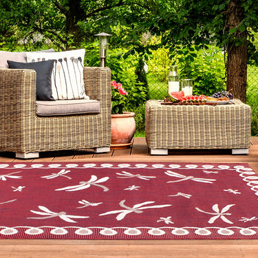 Terrace Dragonfly Outdoor Bordered Rug in Bordeaux