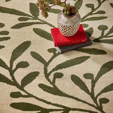 Origins Wool Hand Tufted Trailing Leaf Cream/Green Rug