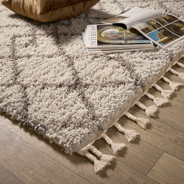 Casablanca Ivory/Light Brown Diamond Shaggy Tasseled Rug by Origins