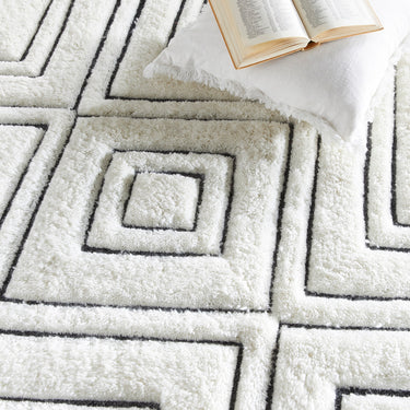 Origins Berber Mono High Quality Soft Hand Made Shaggy Scandi Wool Rug in Ivory Black