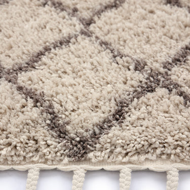 Casablanca Ivory/Light Brown Diamond Shaggy Tasseled Rug by Origins