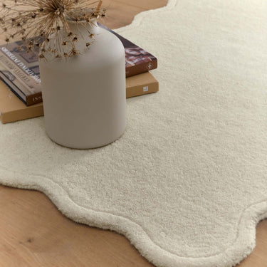 Origins Scalloped Border Elsie Tufted Cream Wool Bordered Hallway Runner Rug