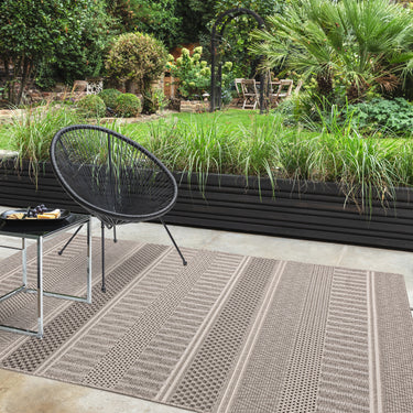 Varanda Stripe Geometric Indoor Outdoor Rug in Natural