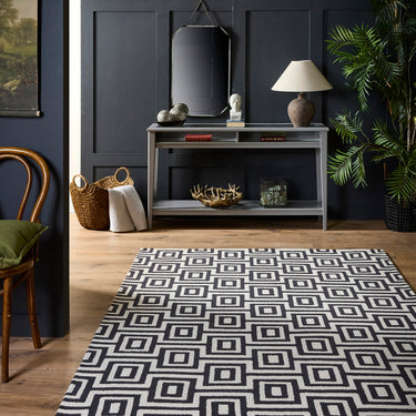 Origins Labyrinth Wool Hand Tufted Rug in Black/White
