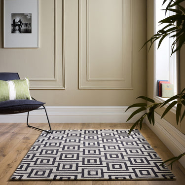 Origins Labyrinth Wool Hand Tufted Rug in Black/White