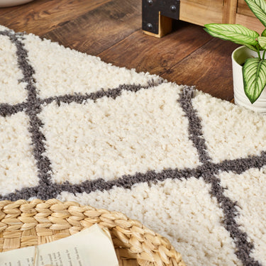 Origins Artisan Diamond Geometric Soft Shaggy White/Grey Rug